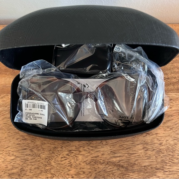 NWT FERRAGAMO 56mm Square Sunglasses - Picture 12 of 14